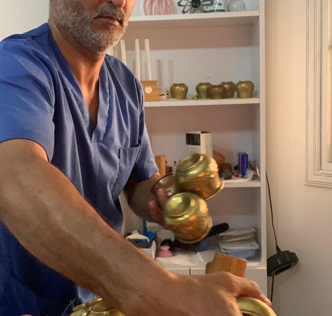 جلسة حجامة تقليدية لتنقية الجسم وتحفيز الطاقة | Séance de hijama pour purifier le corps et stimuler l’énergie