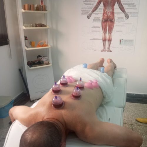 جلسة موسكا باستعمال الشيح لتسخين الجسم وتحفيز الطاقة | Moxibustion avec armoise pour chauffer et équilibrer l’énergie du corps