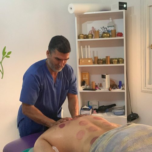 مساج علاجي في سلا لتخفيف التوتر وآلام الظهر في جو مريح